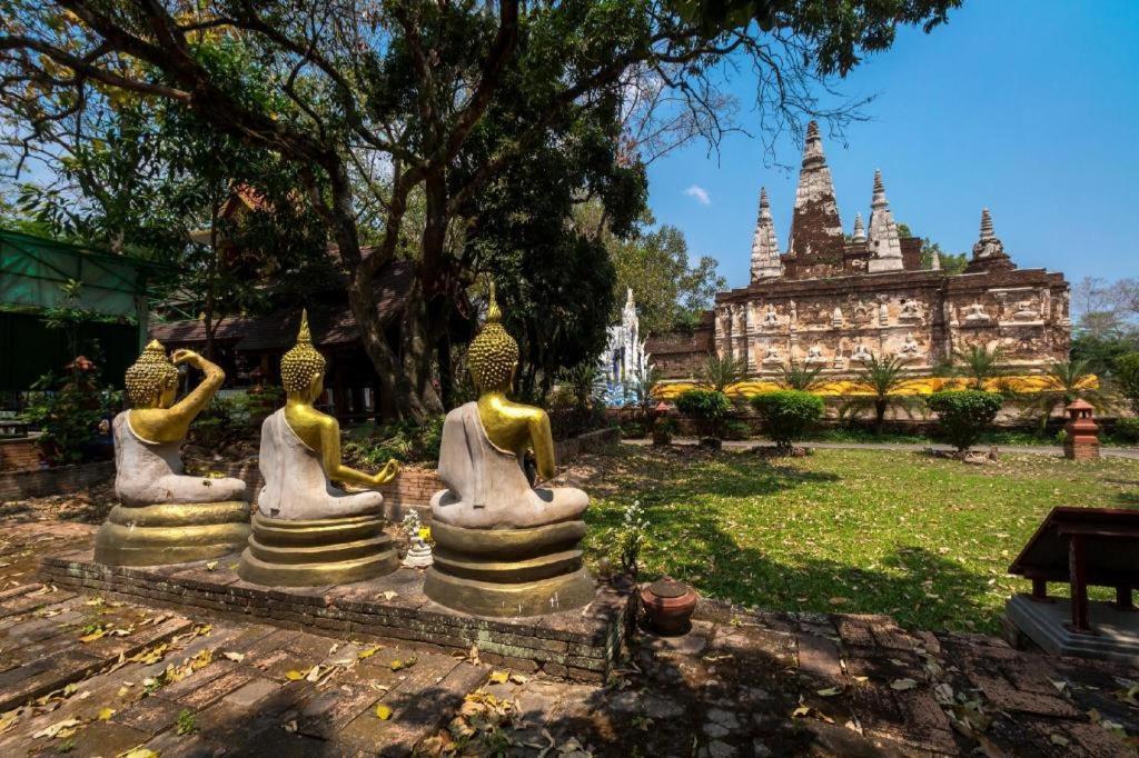 Baan Klang Wiang Hotel Chiang Mai Exterior foto