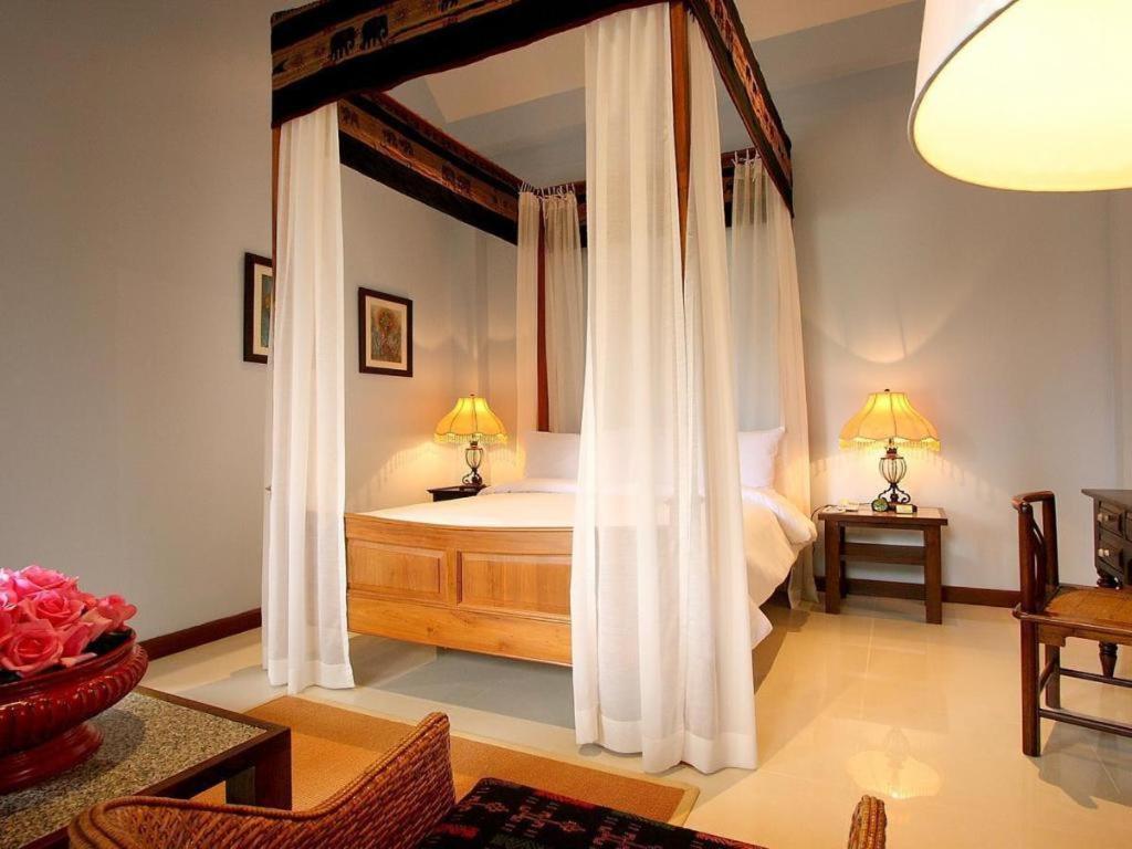 Baan Klang Wiang Hotel Chiang Mai Exterior foto